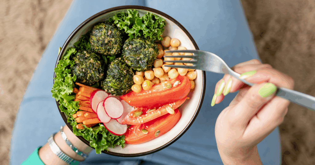 Healthy plant-based meal with vegetables, chickpeas, and greens supporting weight loss